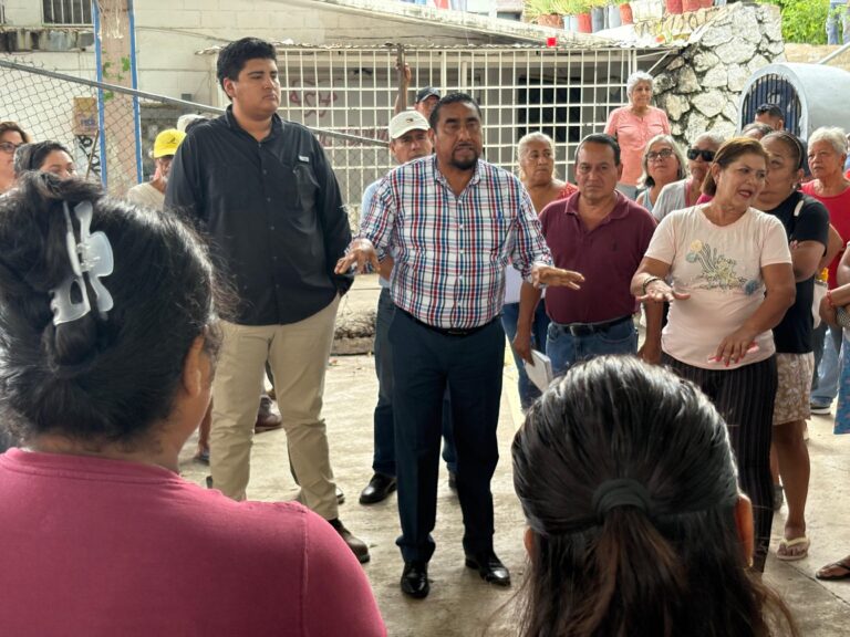 Se reúne CAPAMA con vecinos del Infonavit Alta Progreso