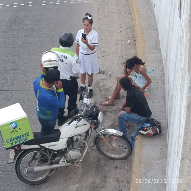 Derrapa motociclista en la Y Griega, sus dos acompañantes están lesionados