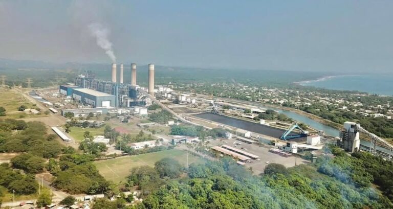 Exigen pescadores y pobladores de La Unión cierre o reconversión de termoeléctrica de Petacalco