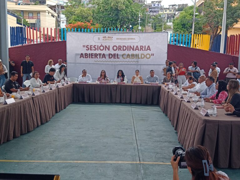 Agradecen vecinos de colonia Progreso a Abelina López Rodríguez por obras y servicios