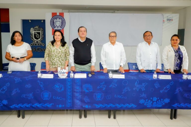 Fortalece la UAGro la superación académica del personal administrativo