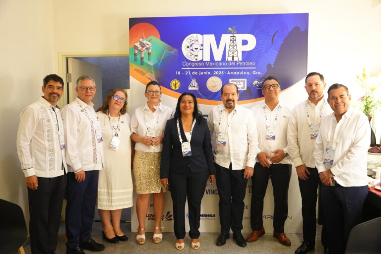 Recibe Abelina López a más de 3 mil 500 congresistas de la industria petrolera