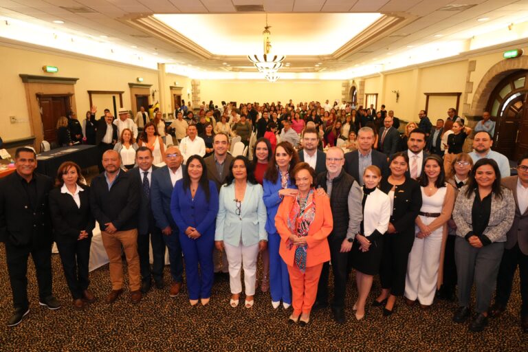 Acapulco está de pie y más fuerte que nunca: Abelina López Rodríguez