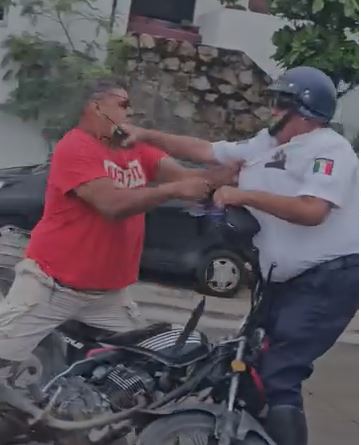 Motociclista agrede a agente de la Policía Vial en Calzada Pie de la Cuesta; se identificó como miembro de la Guardia Nacional