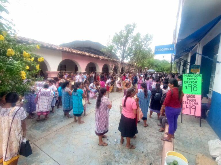 En Xochistlahuaca Artesanas se enfrentan a la intemperie por falta de apoyo del gobierno municipal