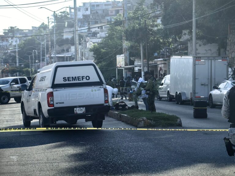 Un hombre fue acribillado a balazos en la Y Griega; su cuerpo quedó en medio del camellón