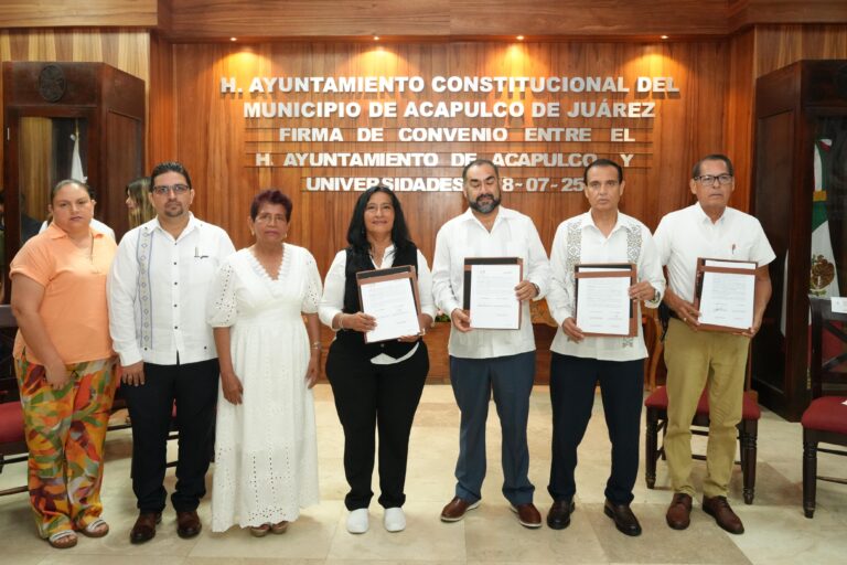 Firma Abelina López convenios con universidades para transformar desde la educación