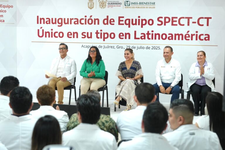 Celebra Abelina López Rodríguez instalación de equipo de última generación en el IECAN