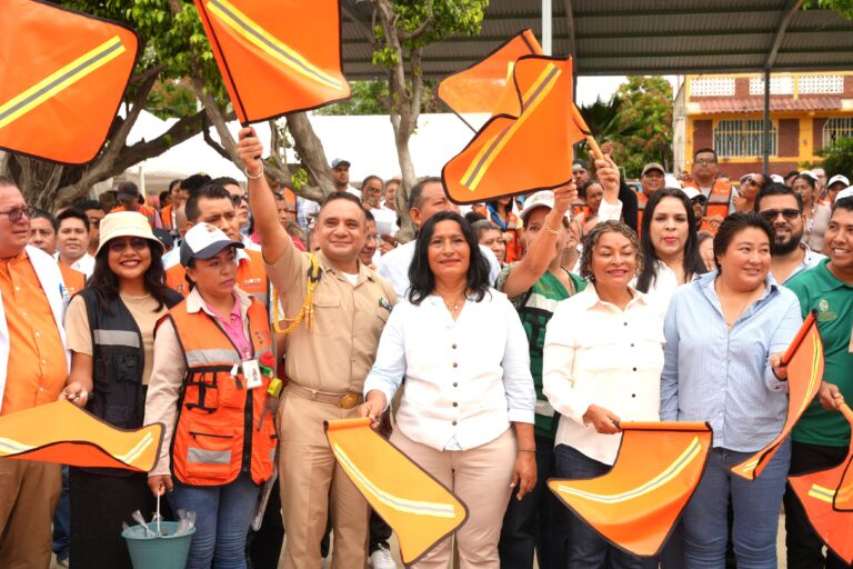 Pone en marcha Abelina López campaña “Haz escudo contra el zancudo” en Renacimiento
