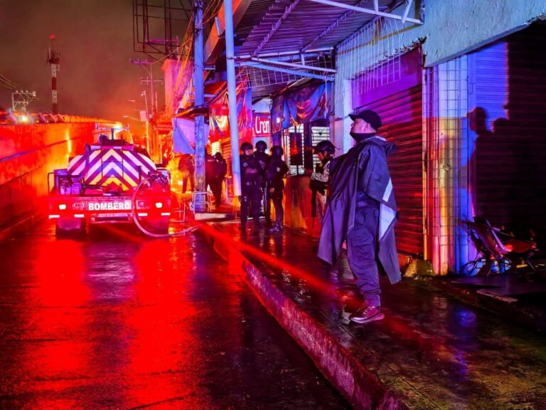 Incendio consume un local del Mercado Central de Acapulco