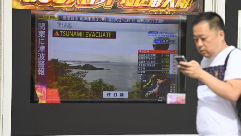 Rusia desactiva la alerta de tsunami en la península de Kamchatka; necesitará una semana para evaluar daños