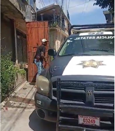 Presuntos sicarios del Cártel de La Familia Michoacana desarman y agreden a elementos de la Policía Estatal