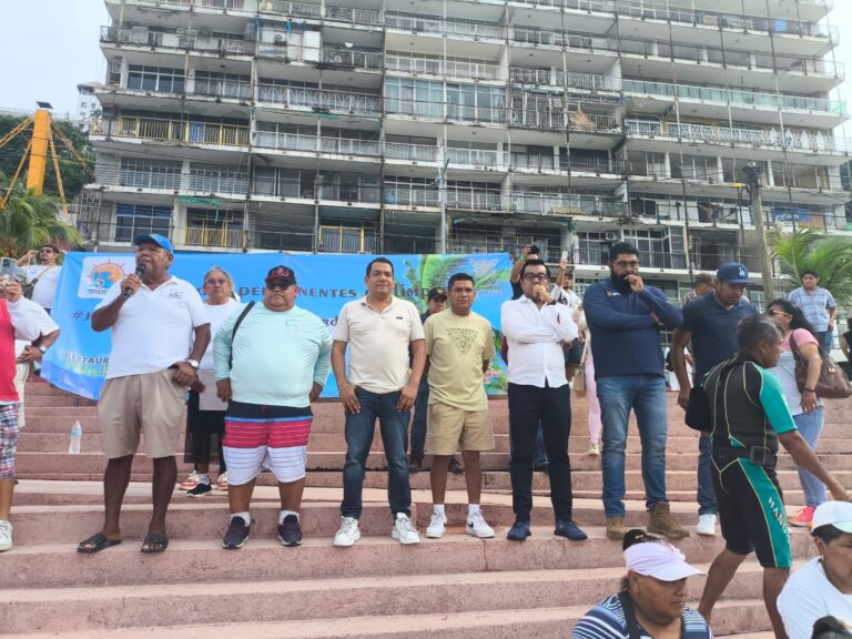 Más de 2 mil prestadores  de servicios participaron en la jornada de limpieza de Playas En Acapulco