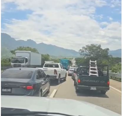 Pobladores liberan la Autopista del Sol tras acuerdos con autoridades estatales