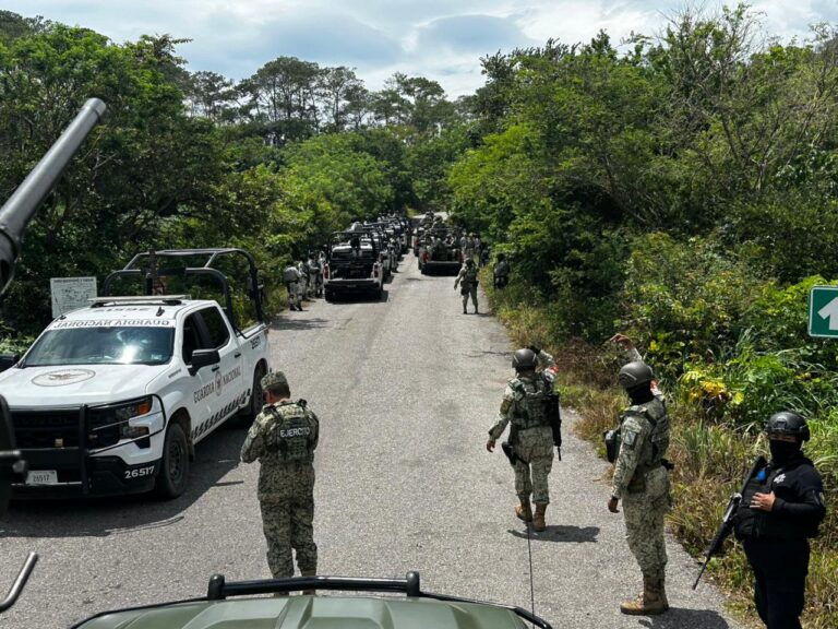 El Ocotito mantiene bloqueada la Autopista del Sol a pesar del despliegue de fuerzas estatales y federales