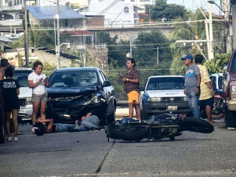 Conductor ebrio arrolla a pareja en moto en la colonia Bella Vista; ambos resultan gravemente heridos