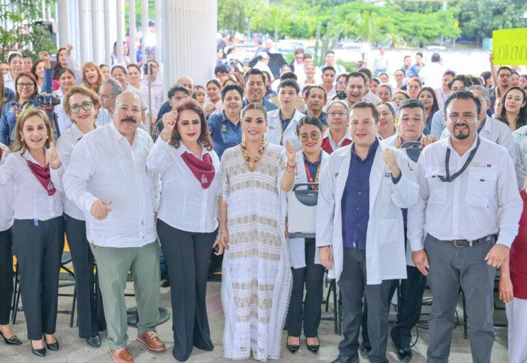 Inaugura Evelyn Salgado nueva sala de espera y entrega equipo médico al Hospital de la Madre y el Niño Guerrerense