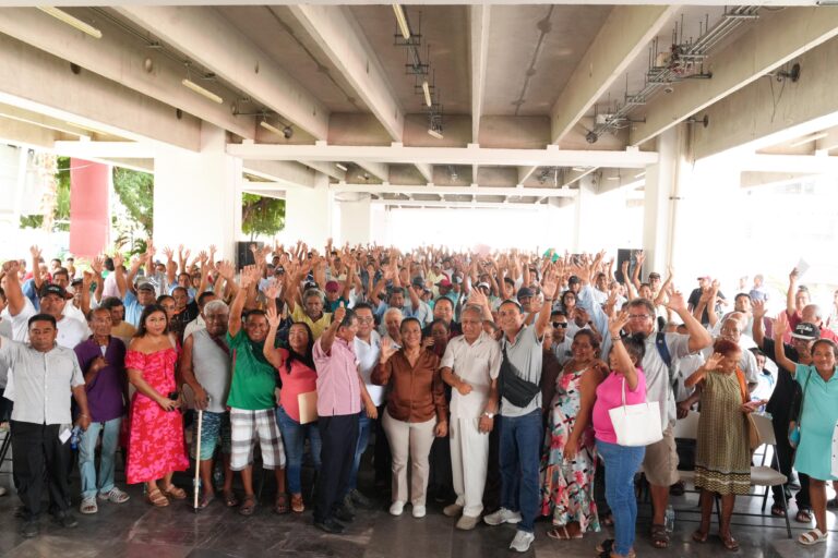 Cumple Abelina López a buzos y pescadores con apoyos por más de 11 millones de pesos