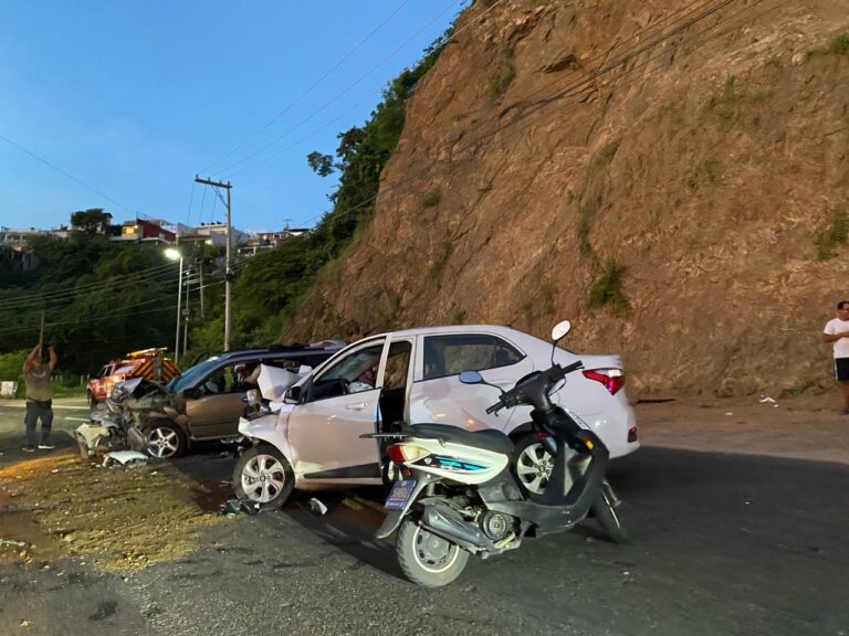 Accidente vehicular deja lesionados en la carretera Acapulco-Zihuatanejo