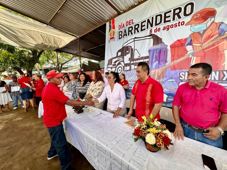 Reconoce Abelina López el esfuerzo diario de quienes mantienen limpio Acapulco