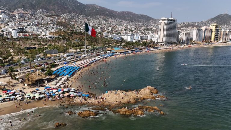 Playas llenas y hoteles casi al 90% confirman la recuperación turística de Acapulco