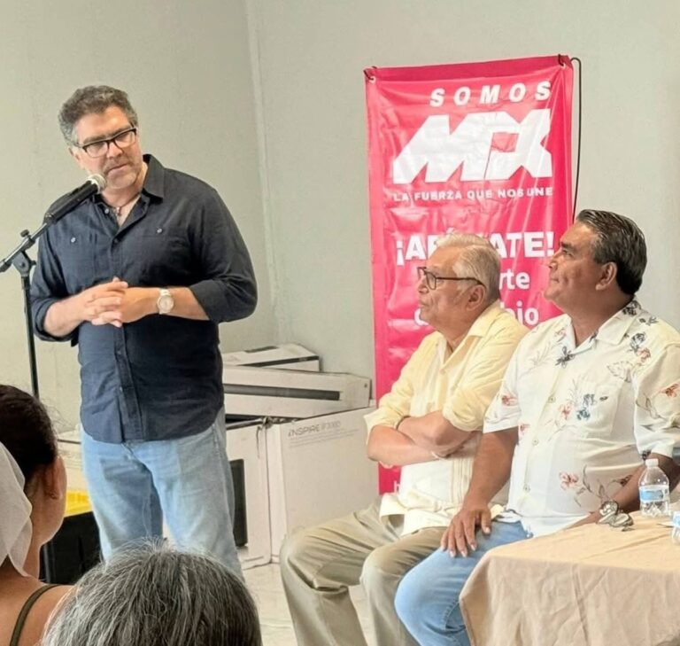 Regresa Armando Ríos Piter a la faena política