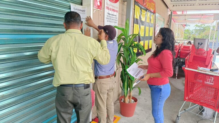 Clausura Ecología Acapulco tienda en Pie de la Cuesta por vertimiento de aguas residuales