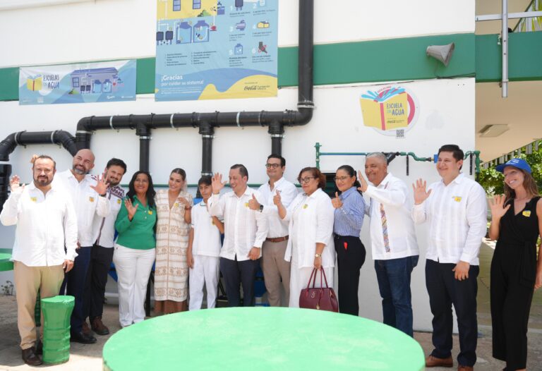Acompaña Abelina López a la gobernadora en entrega de sistemas de agua a escuelas
