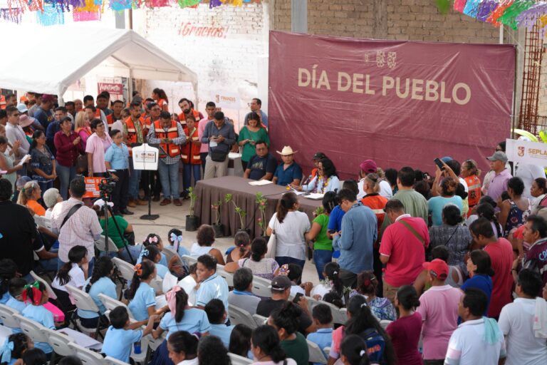 En el «Día del Pueblo», atiende Abelina López solicitudes de la colonia Miramar