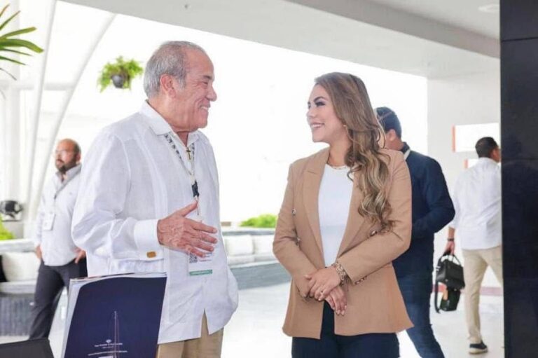 Juan Antonio Hernández reconoce a Evelyn Salgado por el sello propio y diferente en su 4o Informe al pueblo de Guerrero