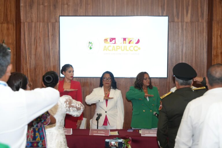 Preside Abelina López Sesión Solemne del 215 Aniversario de la Independencia