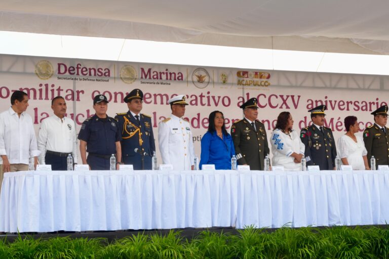 Conmemora Abelina López Rodríguez el 215 Aniversario de la Independencia con desfile cívico-militar