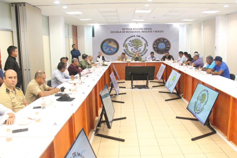 Gobierno de Guerrero y SEMAR acuerdan ruta de trabajo con prestadores de servicios de playa en Acapulco