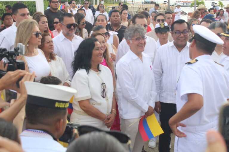 Recibe Abelina López el Buque Escuela “ARC Gloria” de Colombia en Acapulco