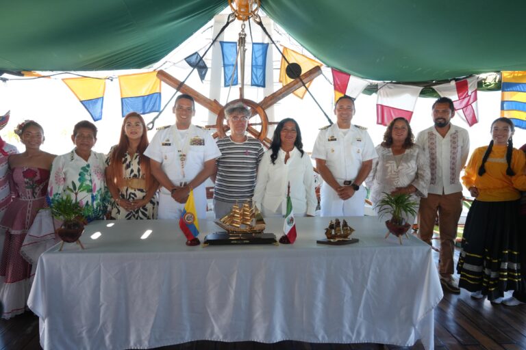 A bordo del Buque ARC Gloria de Colombia, presenta Abelina López cartelera de La Nao 2025