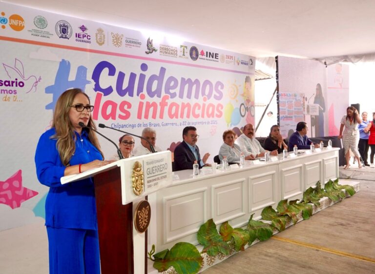 Firma CDHEG decálogo de los derechos de las niñas y los niños guerrerenses