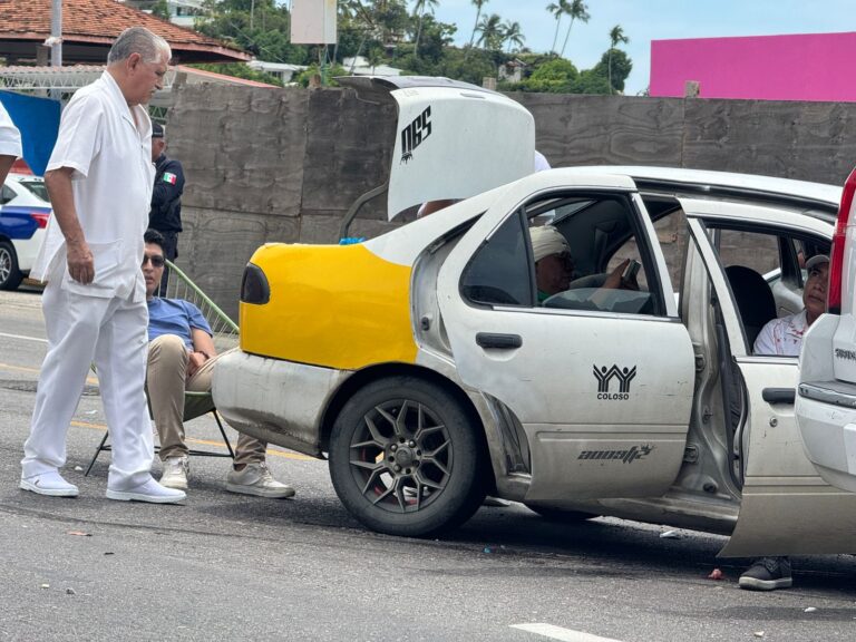 Choque en la Escénica deja cinco personas lesionadas