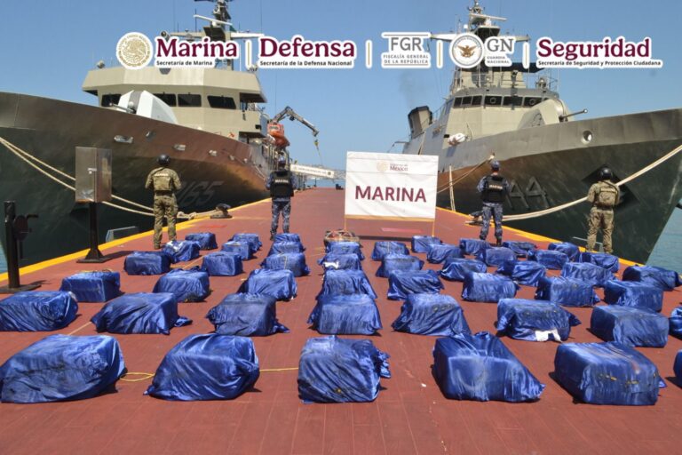 Aseguran aproximadamente 1.6 toneladas de cocaína frente a costas de Guerrero