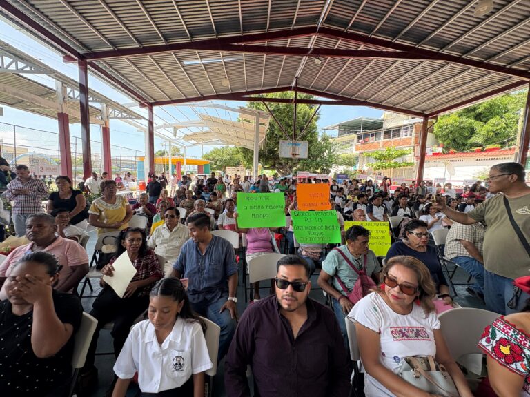 Atiende Capama a ciudadanos de La Laja en sesión de Cabildo Abierto