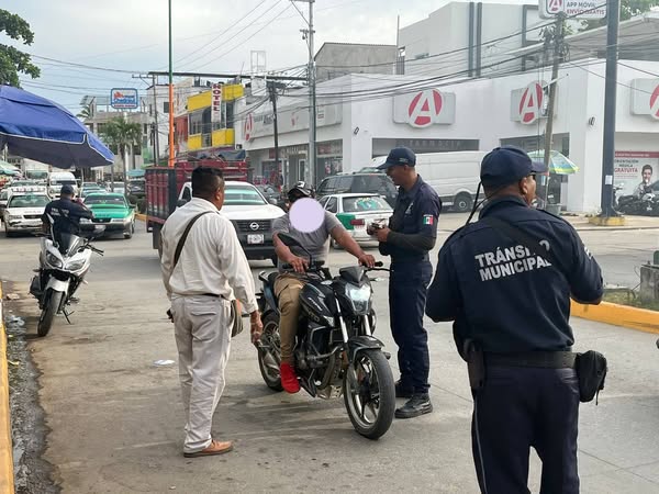 Invisibles ante el peligro los elementos de tránsito de Ometepec claman por condiciones dignas