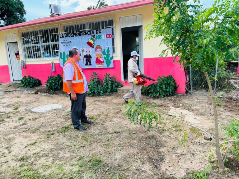 Intensifica Salud Acapulco brigadas contra el dengue en Xaltianguis
