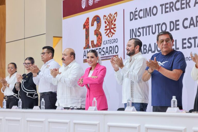 Evelyn Salgado celebra el 13 Aniversario del ICATEGRO con entrega de equipo a unidades de capacitación en Guerrero