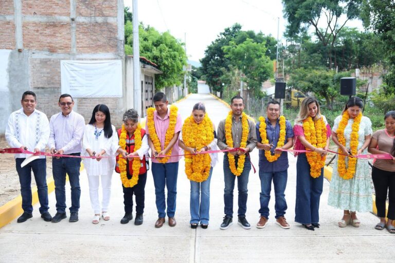 Evelyn Salgado entrega obras en Mochitlán; suman más de 58 MDP de inversión histórica en infraestructura social