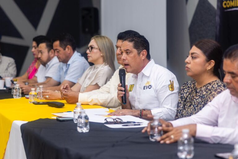 Rinde Evodio informe de 180 días al frente del PRD Guerrero