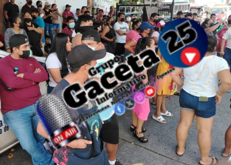 Comerciantes del Tianguis Campesino protestan en la Fiscalía Regional de Acapulco para exigir la liberación de un detenido
