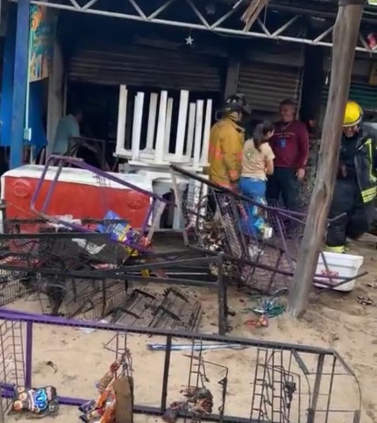 Una miscelánea se incendió por corto circuito en playa Papagayo