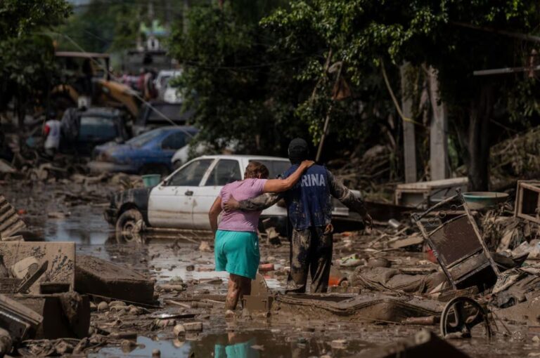 Dejan lluvias 64 muertos y 65 desaparecidos en 5 estados del País: CNPC