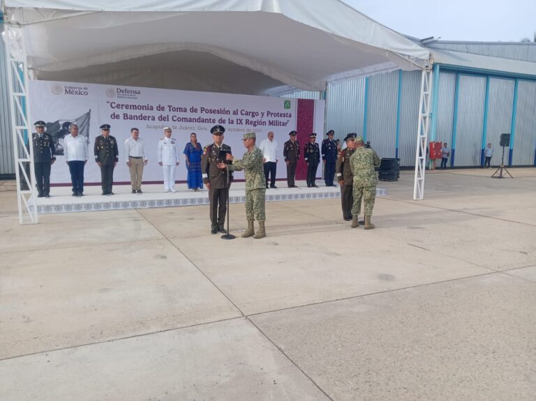 El general comandante de la Novena Región Militar tomó protesta en  la 27 zona militar en Pie de la Cuesta