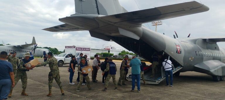 Marina brinda apoyo a afectados por las inundaciones
