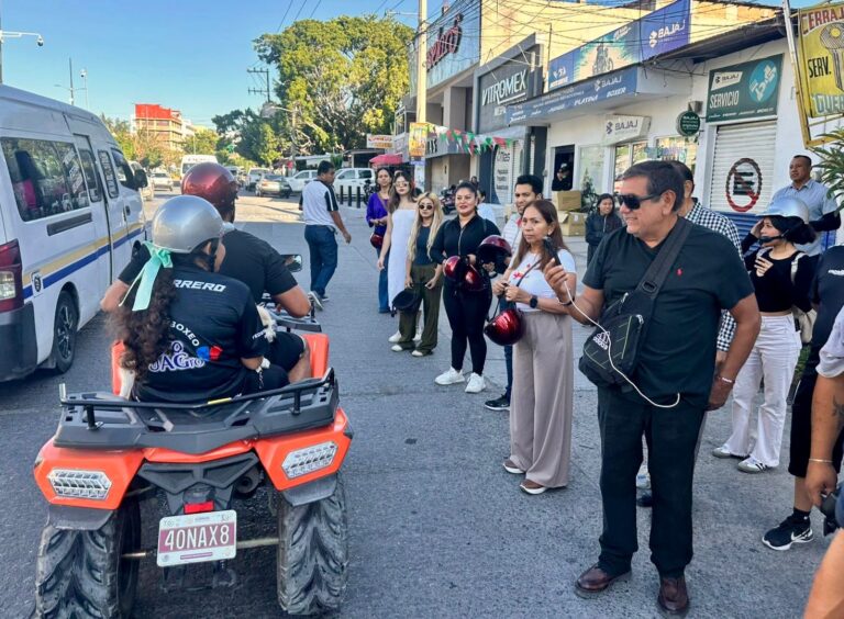 Senador Salgado encabeza entrega gratuita de cascos para motociclistas en Chilpancingo